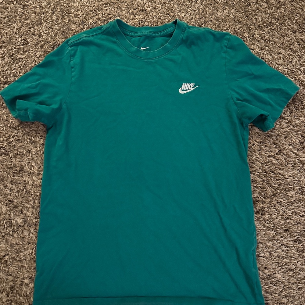 Nike Men's Club T-Shirt Green